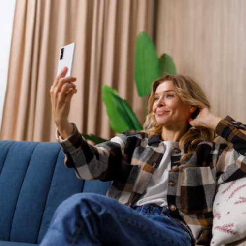 Vacances fakes : quand l’IA invente vos souvenirs parfaits depuis votre canapé